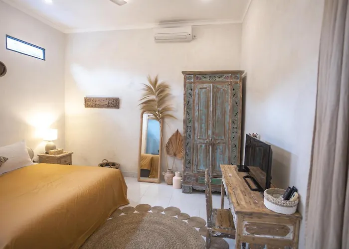 Gypsy Moon Bali Hostel *